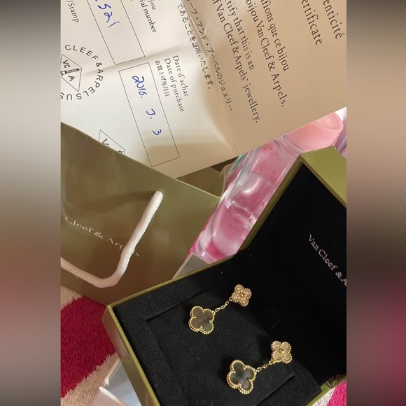 Van Cleef & Arpels Jewelry - Van Cleef & Arpels Gold Clover Earrings